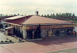 農協の店舗。　（大潟村干拓博物館蔵）