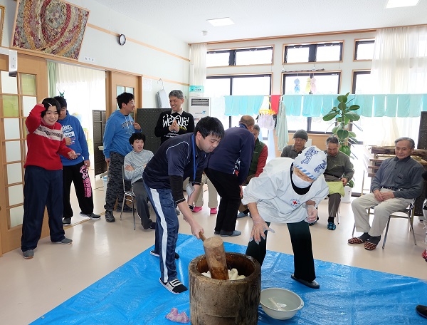 大潟つくし苑餅つき交流会の画像