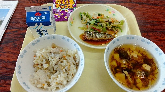 学校給食の画像