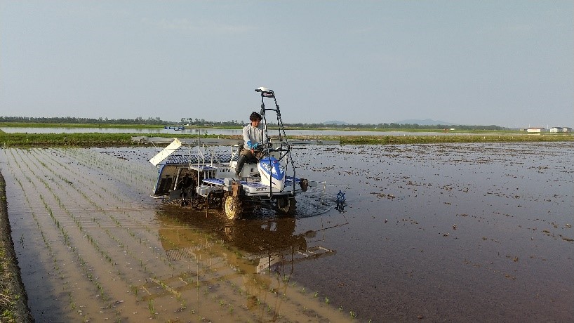 スマート農業（田植え機）の画像